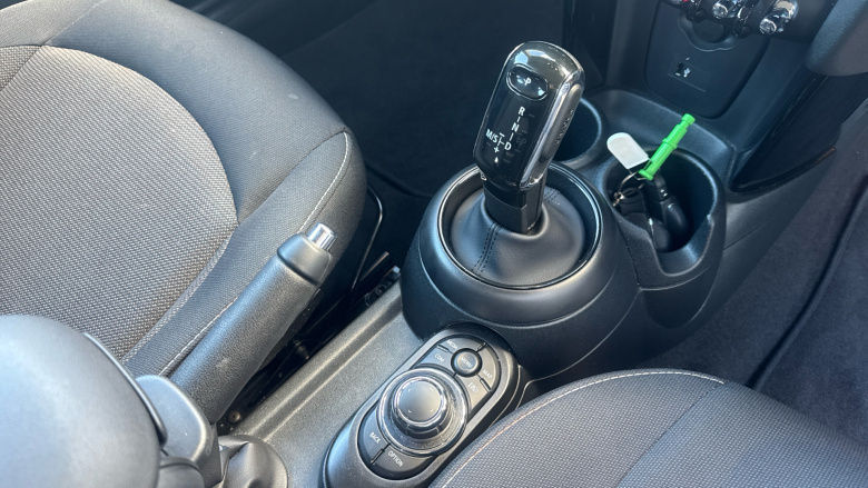 MINI Hatchback 1.5 Cooper Classic 3dr Auto Petrol Hatchback